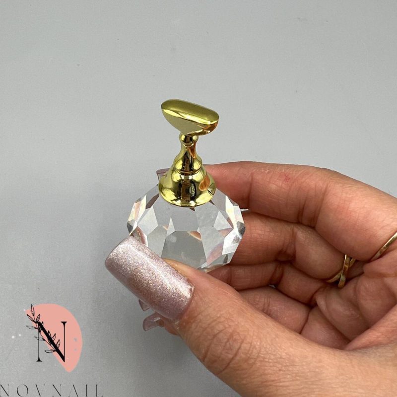 استند طراحی  و کاشت ناخن - تصویر 3