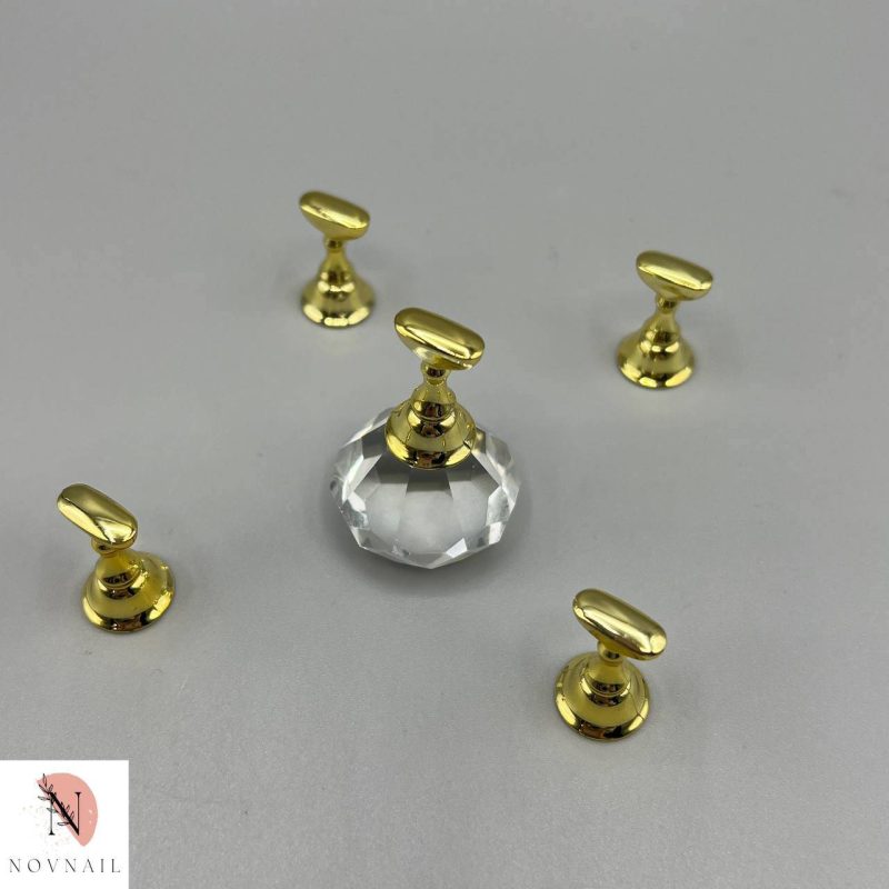 استند طراحی  و کاشت ناخن - تصویر 1